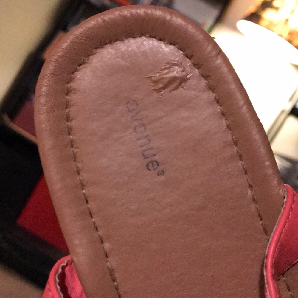 9w Avenue Sandals GUC - Picture 7 of 8